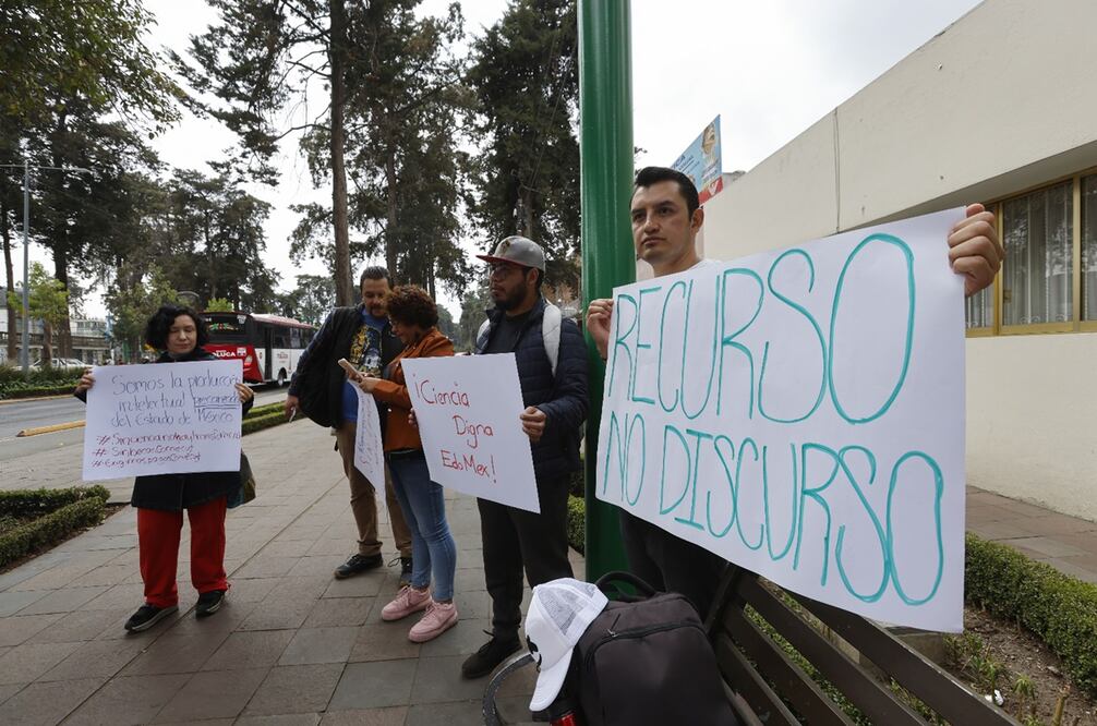Investigadores de COMECYT se manifiestan por la falta de pago de becas, por los meses de noviembre, diciembre y enero.
Foto: EL UNIVERSAL, Jorge Alvarado