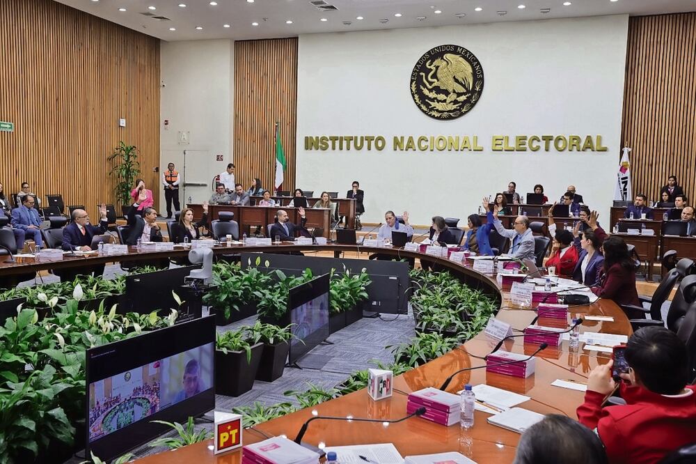 Tras una nueva discusión, los acuerdos de paridad para las candidaturas a gobernadores en los comicios de 2024 fueron avalados por unanimidad en lo general por el Consejo General del Instituto Nacional Electoral. Foto: Especial