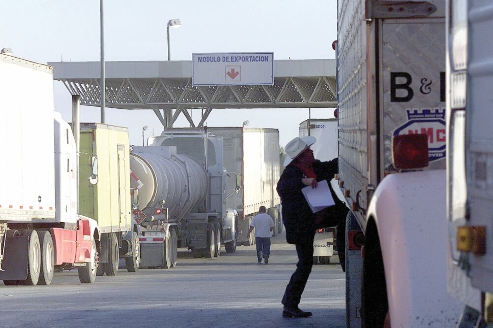 De acuerdo con empresarios nacionales, los choferes del país están altamente capacitados, y por ello les ofrecen empleo en Estados Unidos. (ARCHIVO EL UNIVERSAL)