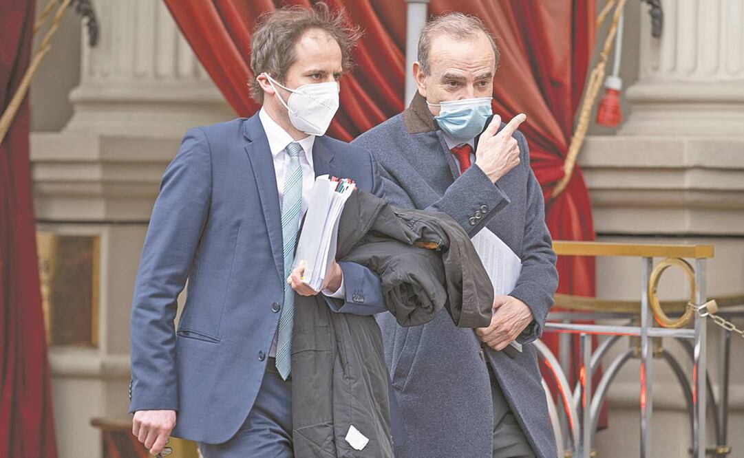 El secretario general adjunto del Servicio Europeo de Acción Exterior, Enrique Mora (der.), en Viena, Austria. Foto: Florian Schroetter/ AP.