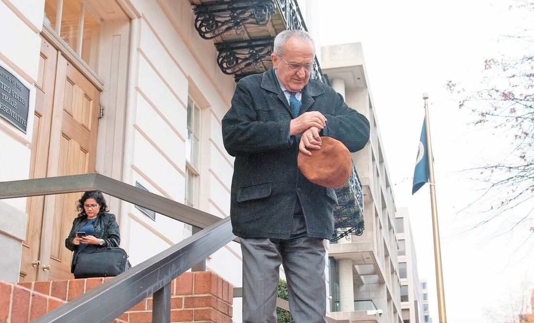 Jesús Seade, subsecretario para América del Norte de la SRE, ayer al llegar a la representación comercial de EU. SAUL LOEB. AFP