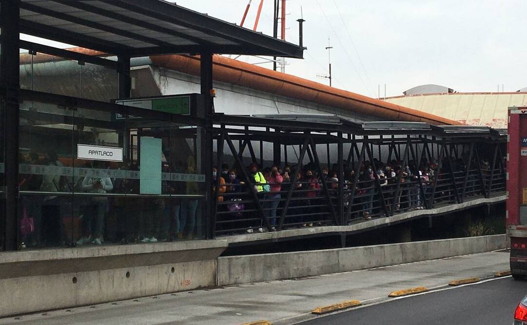 Por cierre de estaciones, cientos de usuario se vieron afectados. Foto Armando Martínez / EL UNIVERSAL
