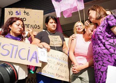 Xóchitl Gálvez "clausura" simbólicamente la Fiscalía de CDMX junto con mujeres víctimas de violencia