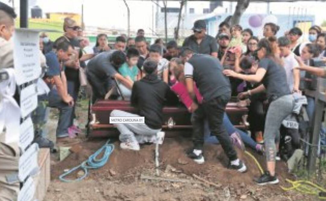 Carolina Islas fue sepultada en el panteón de Santa Úrsula Xitla.
