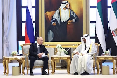 Putin inicia  visita oficial a Emiratos Árabes Unidos, escoltado por cazas rusos