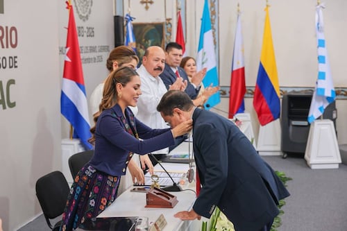 Guerrero reconoce al artista Bernardo Rosendo con la Presea Sentimientos de la Nación
