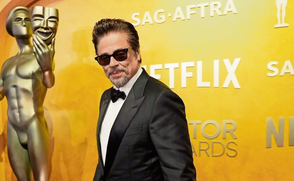 Benicio del Toro vistió un esmoquin negro sobrio y elegante. Foto: AP