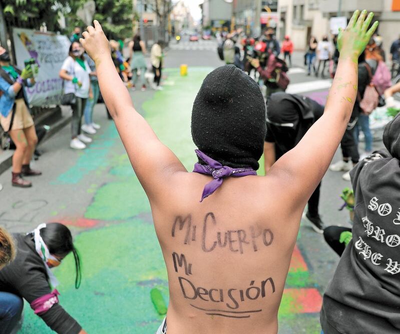 En Colombia mujeres protestaron en el marco del Día de Acción Global por el acceso al Aborto Legal y Seguro. Carlos Ortega. EFE
