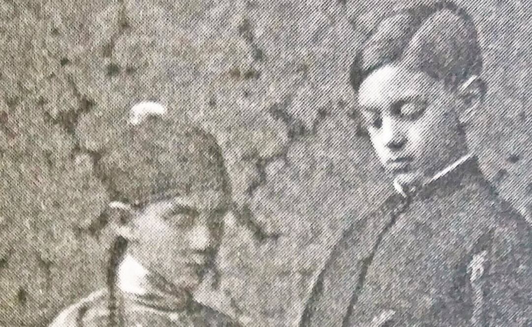 Pablo Sánchez (derecha) y su hermano menor Delfín, durante una representación teatral escolar (FOTOS: CORTESÍA CRISTINA FALLARÁS)