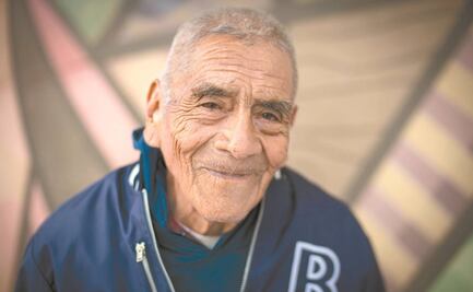 Don Felipe, a punto de graduarse a los 84 años como ingeniero; seguirá estudiando 
