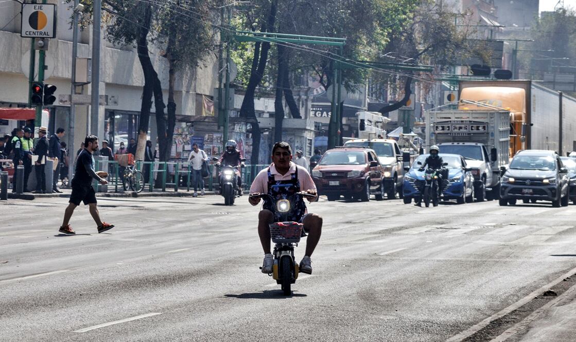 El Gobierno de la Ciudad de México va por la regularización de las motocicletas eléctricas, bicimotos y scooters eléctricos. Foto: Yaretzy M. Osnaya / EL UNIVERSAL