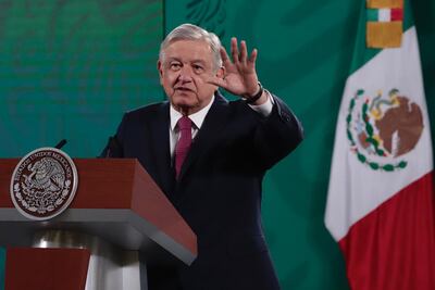 Garantiza AMLO vacuna para "fifís" e intelectuales orgánicos
