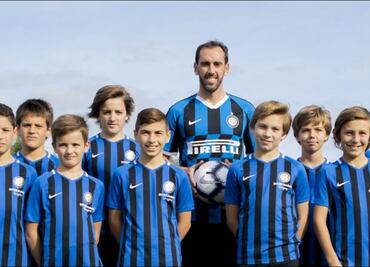 Inter confirma el fichaje del defensa uruguayo Diego Godín