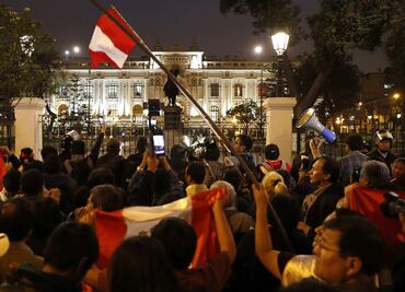 José Jerí asume como presidente interino de Perú tras destitución de Boluarte que aceptó su despido