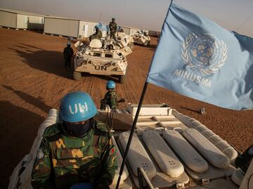 Suman cinco cascos azules heridos en sur de Líbano; Israel lanza ataques en inmediaciones del cuartel general de la ONU