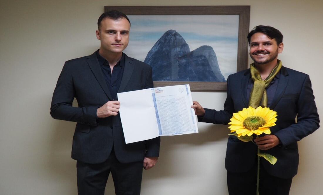 Los esposos tienen su certificado físico y digital.