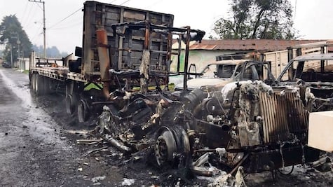 Queman vehículos tras operativo contra tala ilegal