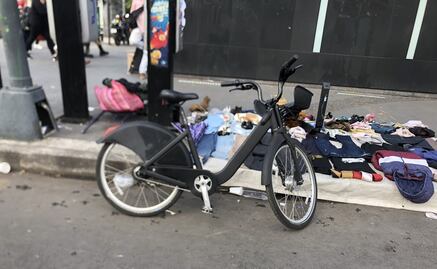 Venden una de las nuevas unidades de Ecobici en puesto callejero