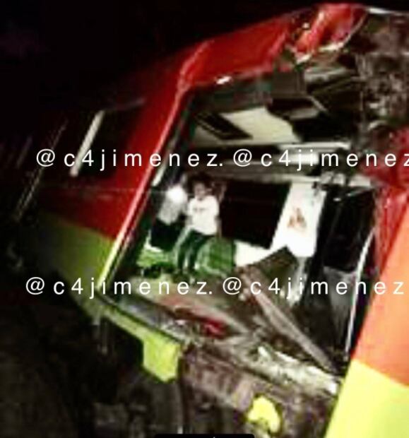 ¿Actividad recreativa o infracción? Captan a dos personas paseando en escombros de los vagones de Línea 3 del Metro