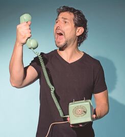 Alan Estrada le sonríe al teatro en streaming