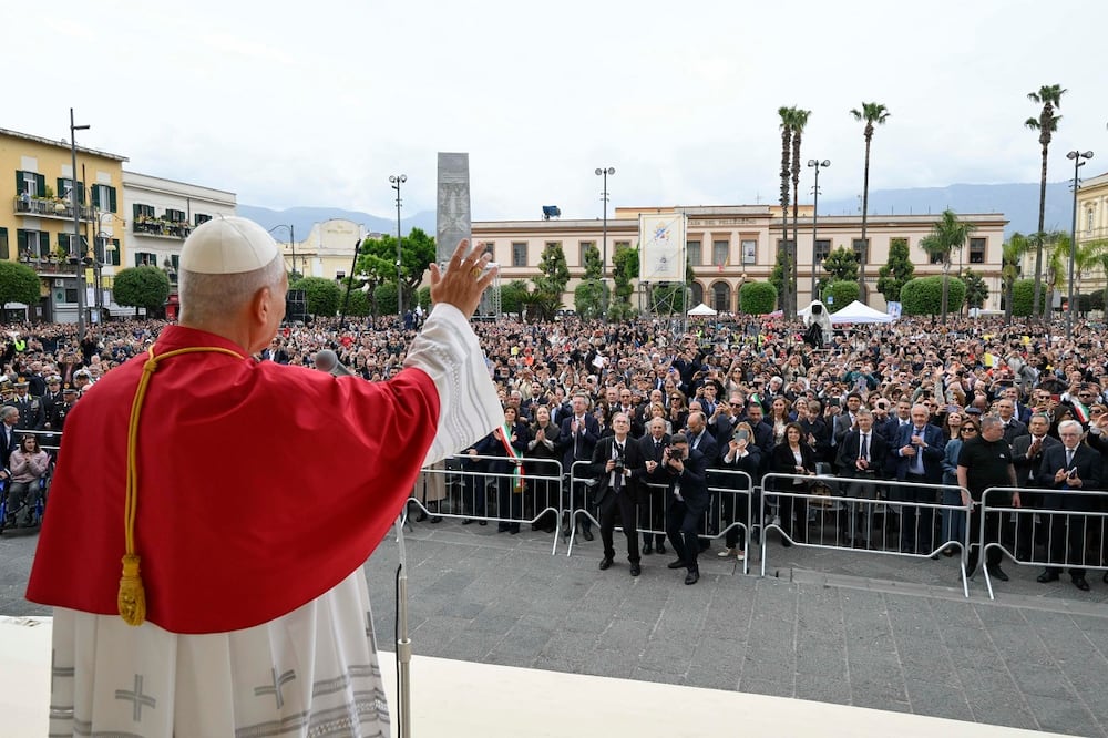 El papa León XIV durante una visita con motivo del primer aniversario del inicio de su pontificado en Pompeya.  Foto: EFE