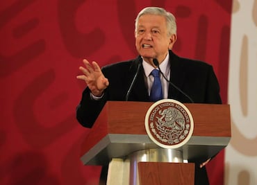 Buques esperan descargar gasolina en el puerto de Veracruz: AMLO
