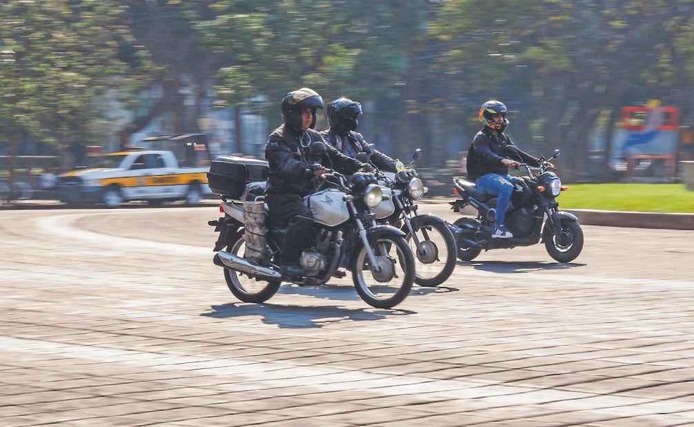 Si eres motociclista, revisa llevar tus documentos en regla. Foto: Archivo EL UNIVERSAL