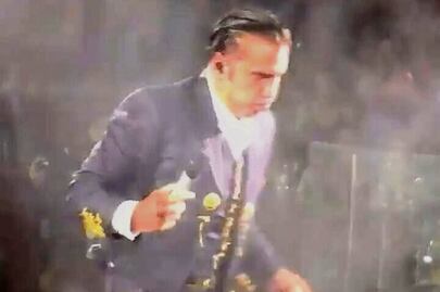 Sin tantita pena, Alejandro Fernández vomita en show