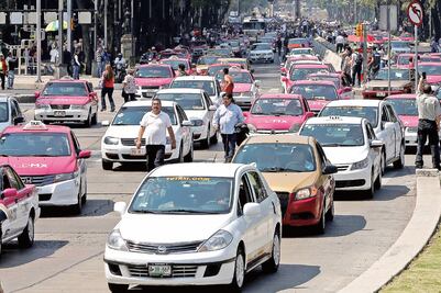 Taxistas amagan con bloqueos por uso de tabletas