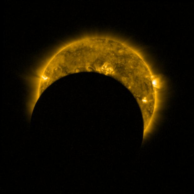 Así se vio el último eclipse solar del año desde el espacio