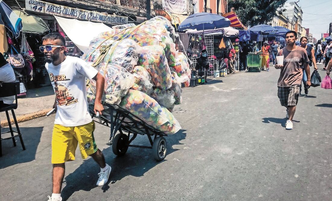 En una carta dirigida a la procuradora Ernestina Godoy, la Asociación de Vendedores del Carmen y Colombia A.C. refiere los abusos de los que han sido víctimas los comerciantes, informales y establecidos, por parte de La Unión Tepito. DIEGO SIMÓN