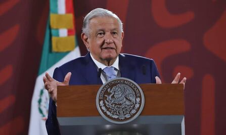 AMLO acusa a opositores de ser “alcahuetes de la decadencia” en materia de salud