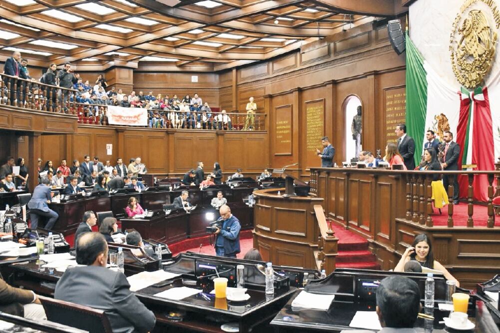 La iniciativa fue promovida por los diputados Carlos Humberto Quintana, del PAN; Rosa de la Torre, del PRI, y Daniel Moncada, de MC (CORTESÍA)