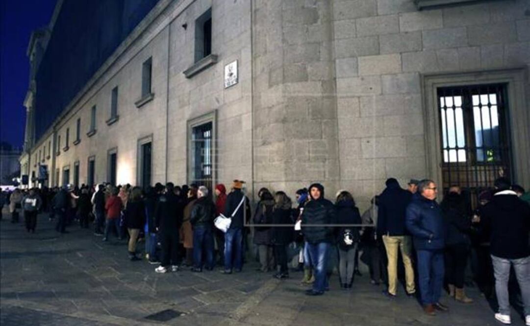 Esta producción es la primera en toda la historia reciente del coliseo madrileño en el que no ha habido un solo elemento escénico sobre sus tablas. FOTO: EFE.