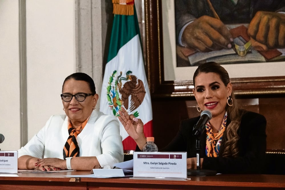 Rosa Icela Rodríguez, titular de la SSPC (izq.), ayer al presentar el refuerzo de la estrategia. Foto: Galo Cañas Rodríguez / Cuartoscuro