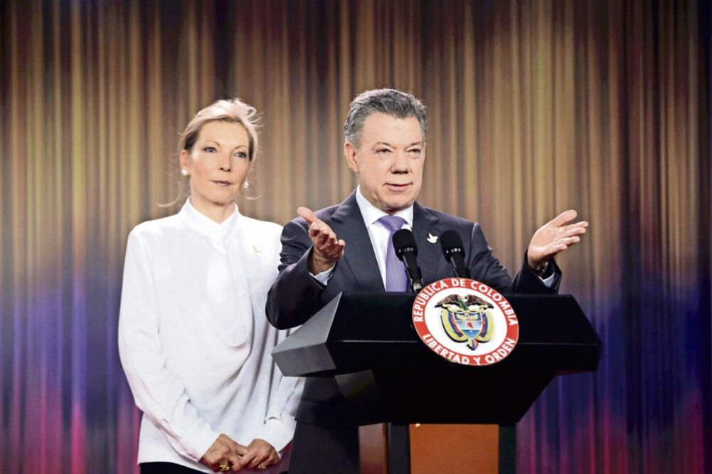 Juan Manuel Santos, mandatario colombiano, y su esposa María Clemencia Rodríguez, en el Palacio Presidencial, en Bogotá, el pasado 7 de octubre (XINHUA)