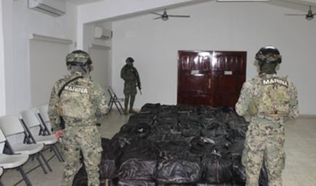 Decomisan tres toneladas de cocaína en costas de BCS