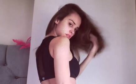 "La chica del clima" responde a críticas con un sexy clip