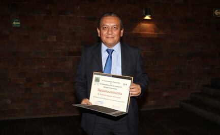 Reconocen a corresponsal de EL UNIVERSAL por su trayectoria 