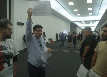 Increpan a Sabina Berman y a Taibo II en la FIL Guadalajara, los acusan de corruptos