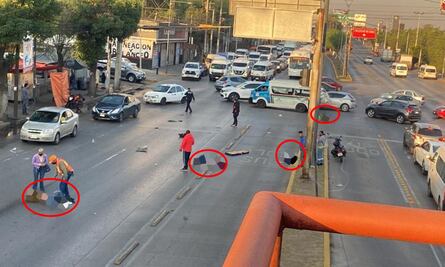 Pasajeros terminan regados y graves tras choque entre combi y tráiler en la avenida López Portillo 