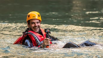 ¿Qué es el aquatrekking?; el ejercicio de moda que combina la naturaleza y paz mental