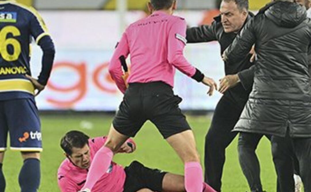 Expresidente de un club turco fue condenado a prisión por agredir a un árbitro - Foto: @BeyazGazete (X)