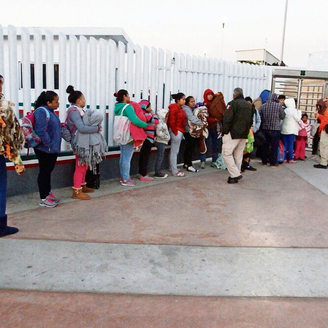 En espera. Miles de migrantes centroamericanos han solicitado asilo en Estados Unidos, tras huir de la violencia en sus países. ARCHIVO. REUTERS