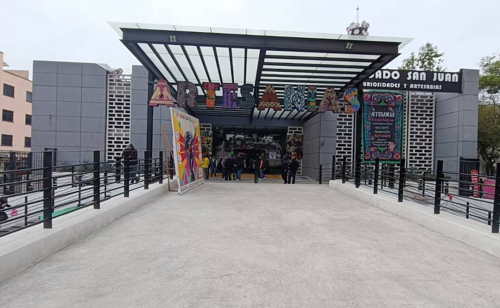 El puente de acceso al Mercado San Juan Curiosidades beneficiará a 176 locales.
Foto: Especial.