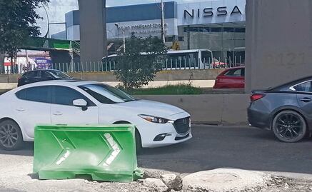 Reportan baches “truena llantas” en Periférico Norte, en Naucalpan