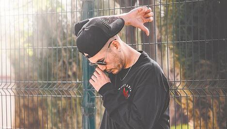 Charles Ans atiende reclamo y se disculpa con Carla Morrison