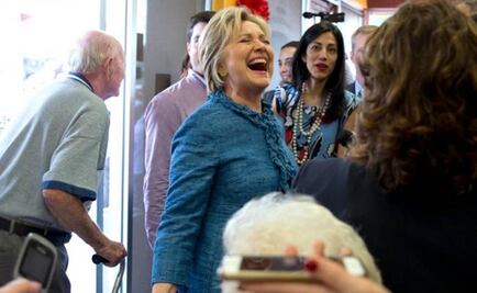 Clinton scores endorsement from Gov. Jerry Brown