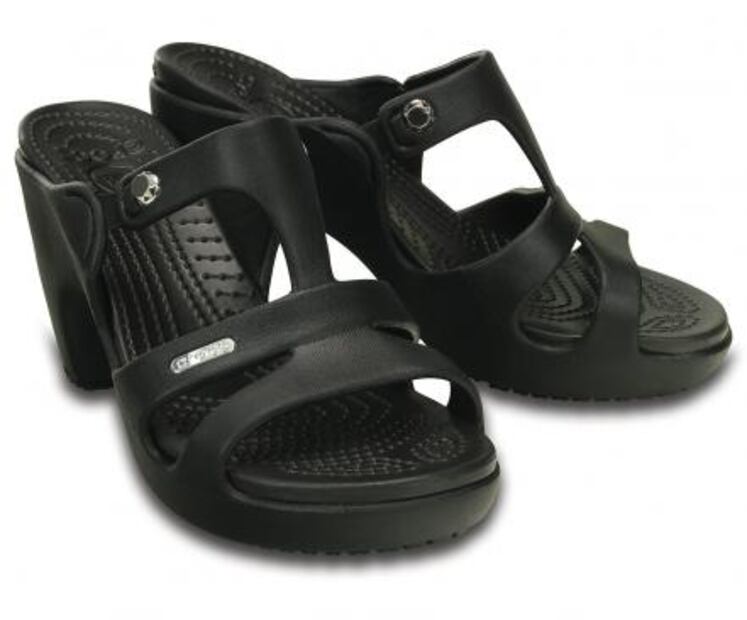 Crocs con tacón: el calzado viral del verano