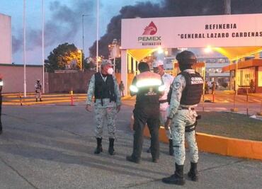 Mantienen combate a incendio en refinería de Minatitlán; suman 8 heridos